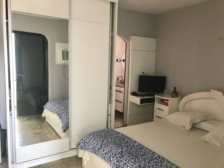 Amplo apartamento, clean, ventilado, impecável.  Compartilhar  Salvar